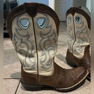 Pre-owned Ariat Cowboy Boots size 7